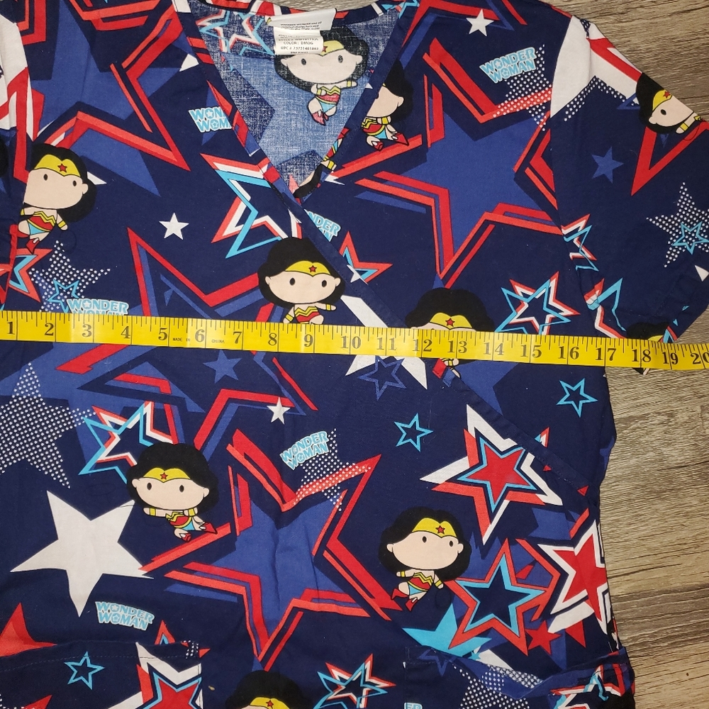 Wonder Woman Scrub Top Size Small - Picture 10 of 10